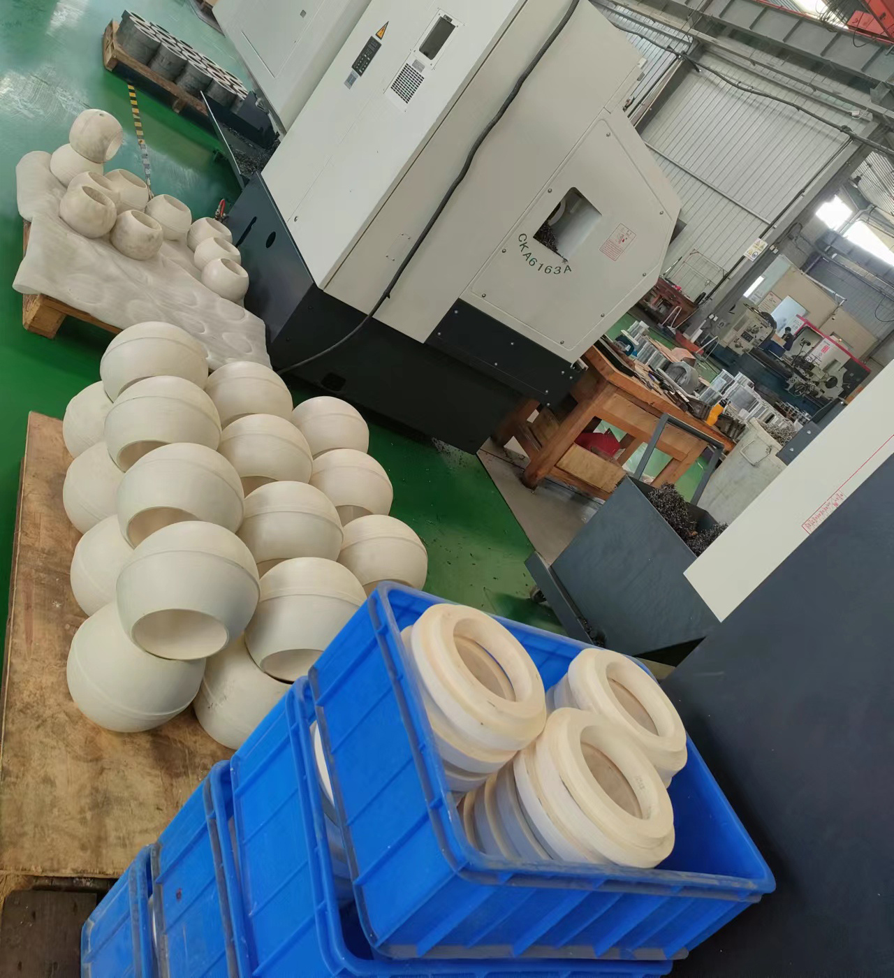 Ceramic valve (13) Ceramic valve (13)